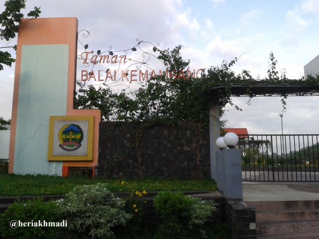 foto2 tulisan depan.jpg