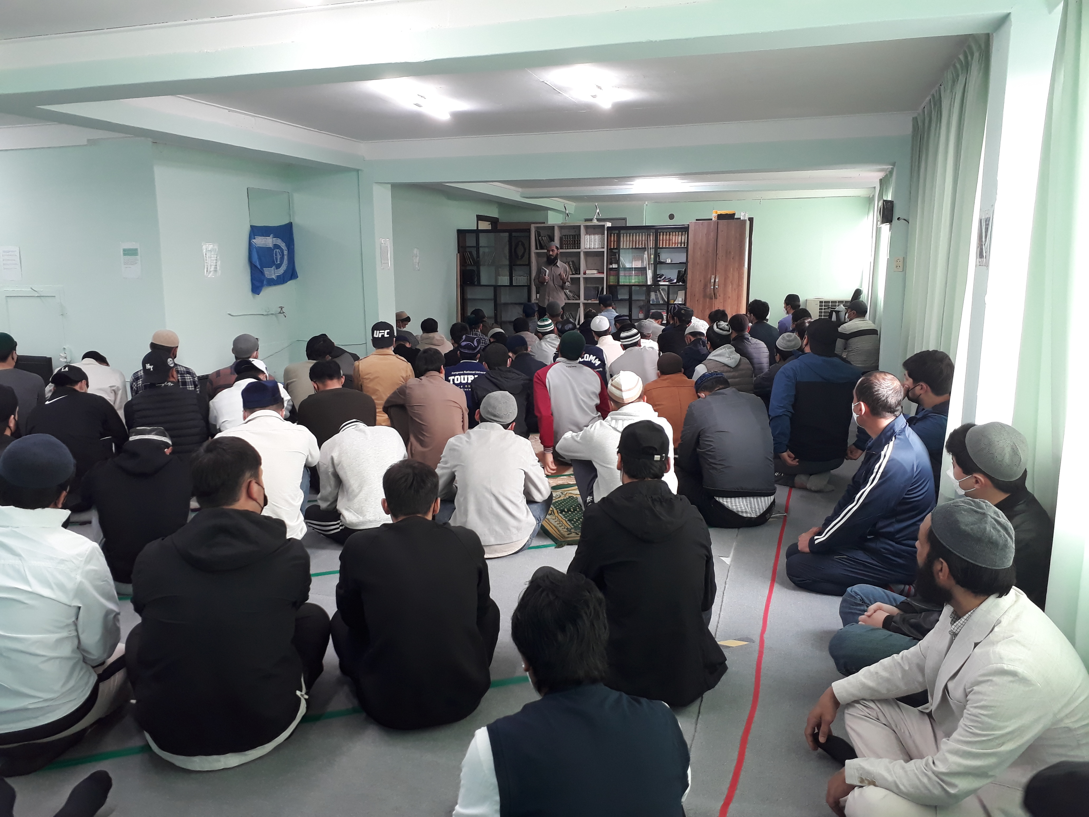 Gambar 2. Jamaah Masjid Umar Farooq www.heriakhmadi.com